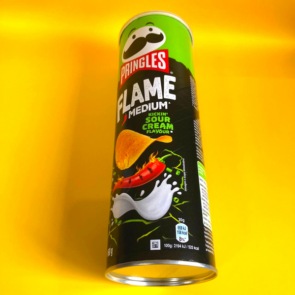Чипси Pringles Flame Medium Kickin' Sour Cream 160 г Принглс Полум'я Чилі Сметана Цибуля (PO-12)  PO-12 фото